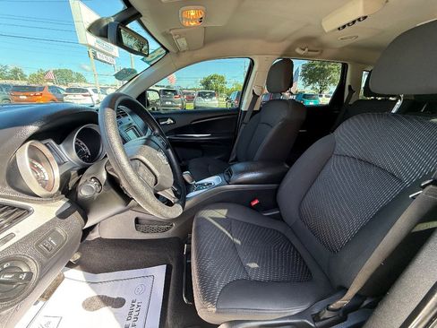 Used 2018 Dodge Journey SXT w/ Blacktop Package FWD image 5