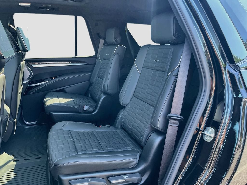 New 2026 Cadillac Escalade Platinum Sport w/ LPO, ONYX Package AWD/4WD image 30