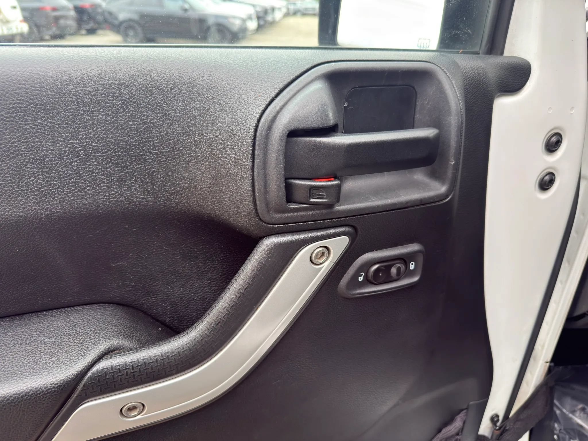 Used 2015 Jeep Wrangler Unlimited Sahara AWD/4WD image 19