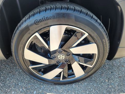 Used 2024 Volkswagen Taos SEL image 21