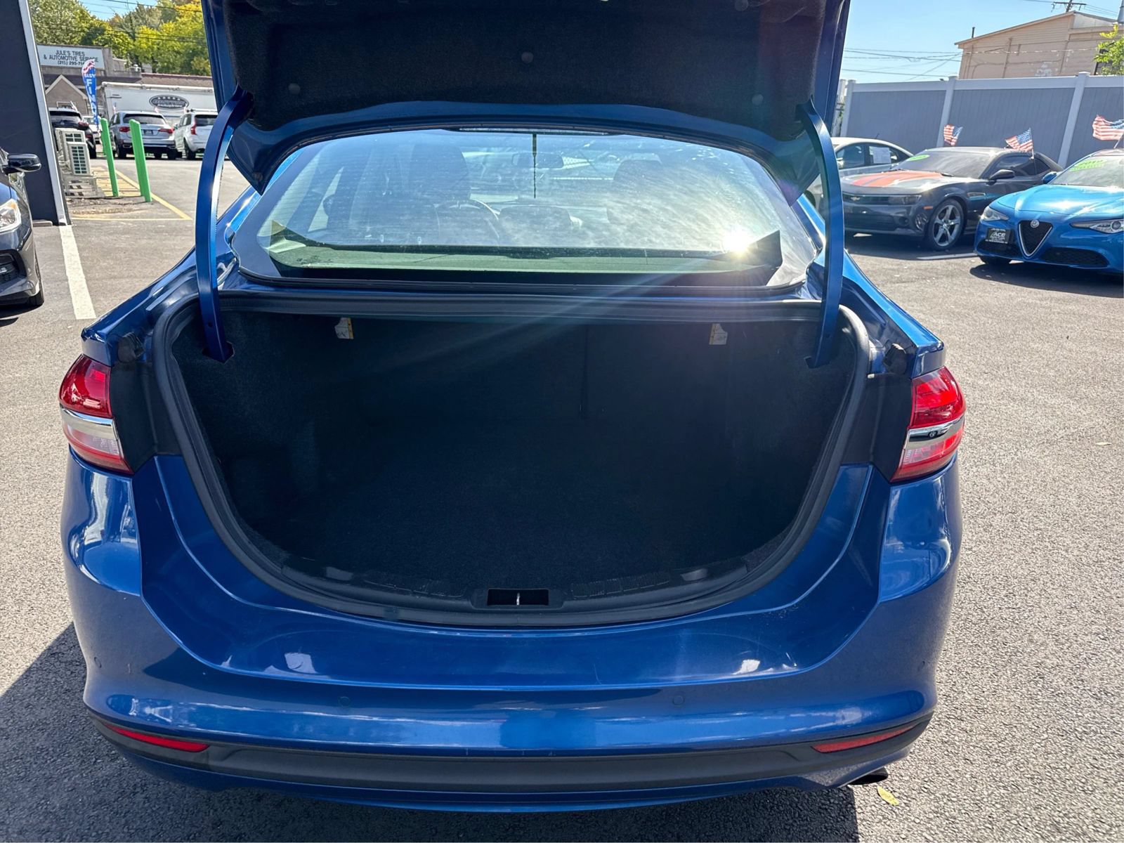 Used 2017 Ford Fusion SE w/ Equipment Group 201A FWD image 13