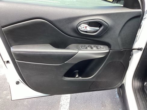 Used 2020 Jeep Cherokee Latitude Plus w/ Cold Weather Group image 24