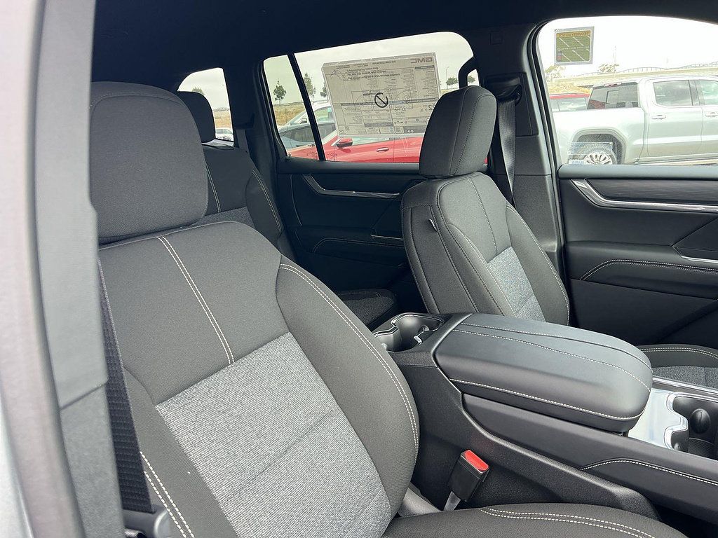 New 2026 GMC Acadia Elevation FWD image 30