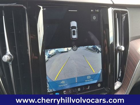 Certified 2023 Volvo XC60 B5 Plus image 19