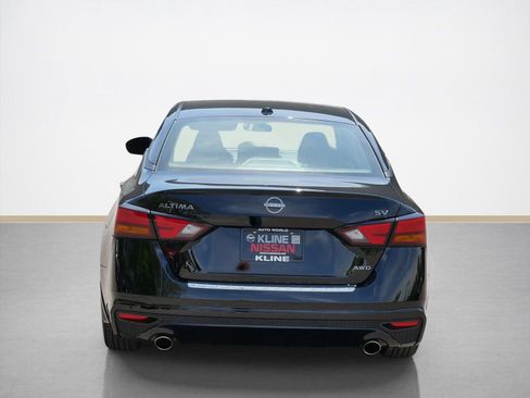 Used 2023 Nissan Altima 2.5 SV w/ SV Premium Package AWD/4WD image 4
