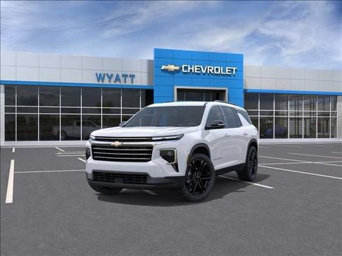 New 2026 Chevrolet Traverse LT w/ Driver Confidence Package AWD/4WD image 9