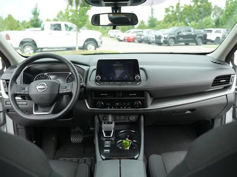Used 2025 Nissan Rogue SV FWD image 26