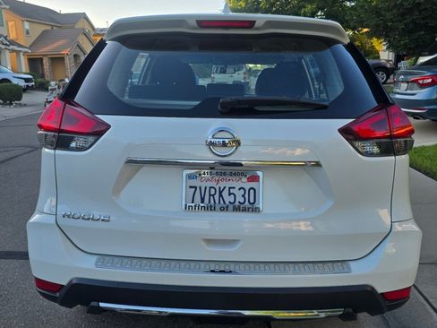 Used 2017 Nissan Rogue S FWD image 2