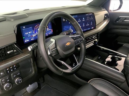 Used 2025 Chevrolet Tahoe Premier AWD/4WD image 14