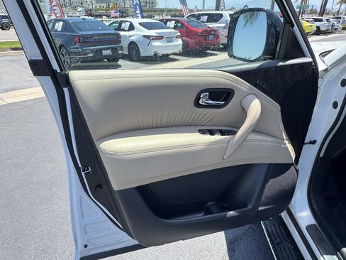 Used 2024 Nissan Armada Platinum w/ Captain's Chairs Package RWD image 12