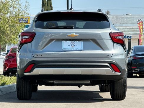 New 2026 Chevrolet Trax LT w/ Driver Confidence Package FWD image 5