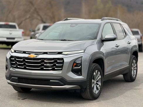 Used 2025 Chevrolet Equinox LT w/ Convenience Package II image 1