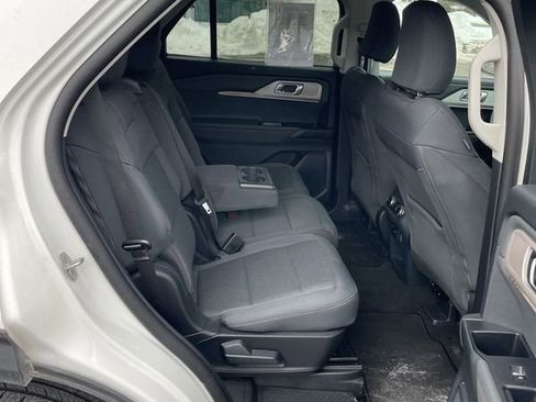 Used 2025 Ford Explorer Active image 12