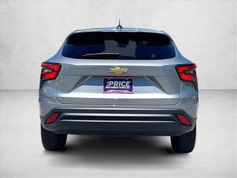 Used 2024 Chevrolet Trax LS FWD image 4