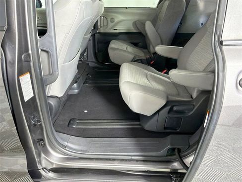 Used 2024 Toyota Sienna LE image 19