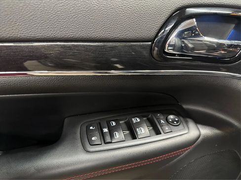 Used 2020 Jeep Grand Cherokee Trailhawk w/ Premium Lighting Group AWD/4WD image 18