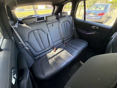 Used 2022 BMW X5 xDrive40i w/ Premium Package AWD/4WD image 21
