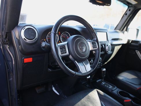 Used 2016 Jeep Wrangler Unlimited Rubicon image 16