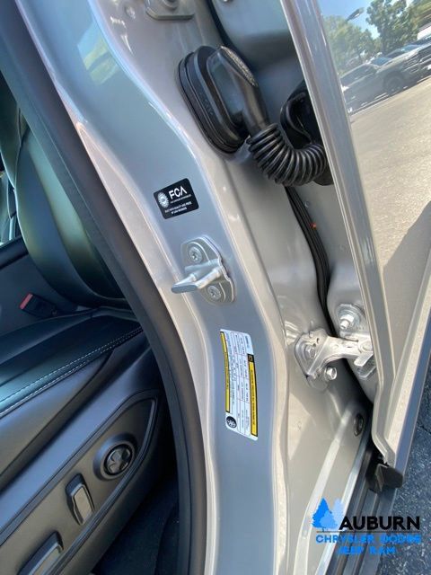 Used 2026 Jeep Grand Cherokee Limited AWD/4WD image 32
