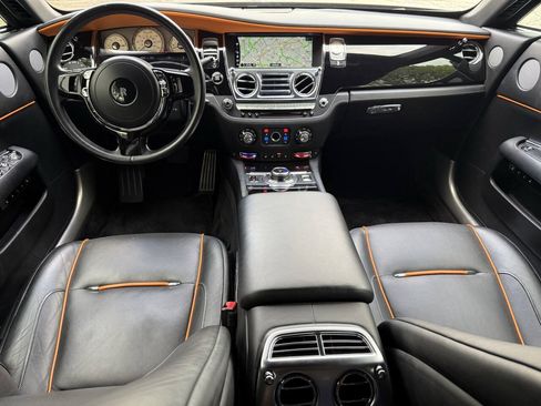 Used 2018 Rolls-Royce Dawn RWD image 2