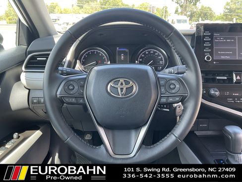 Used 2022 Toyota Camry SE image 16