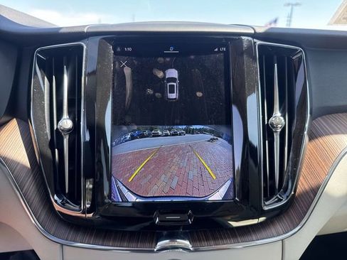 Used 2022 Volvo XC60 B5 Momentum w/ Advanced Package image 19