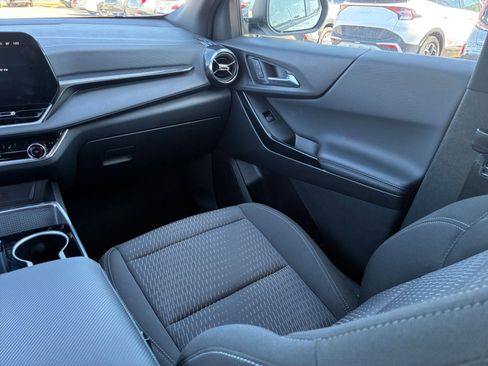 Used 2025 Chevrolet Equinox LT image 31