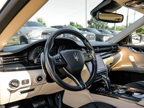 Used 2022 Maserati Quattroporte Modena RWD image 12