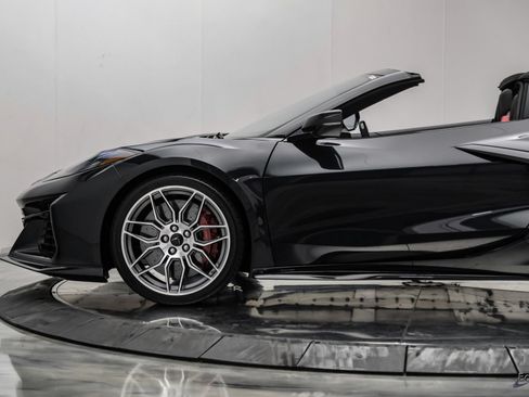Used 2024 Chevrolet Corvette Z06 RWD image 10