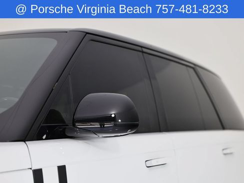 Used 2025 Land Rover Range Rover SE AWD/4WD image 10