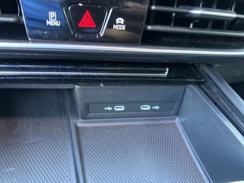 Used 2024 Volkswagen Atlas Cross Sport SE image 44