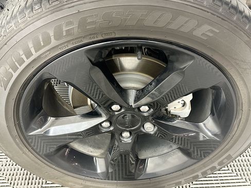 Used 2023 Jeep Grand Cherokee Altitude image 11