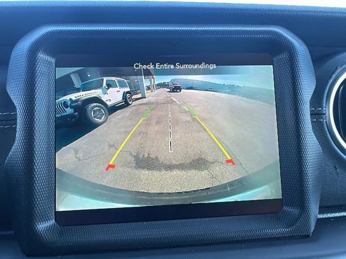 Used 2022 Jeep Wrangler Unlimited Sahara image 33