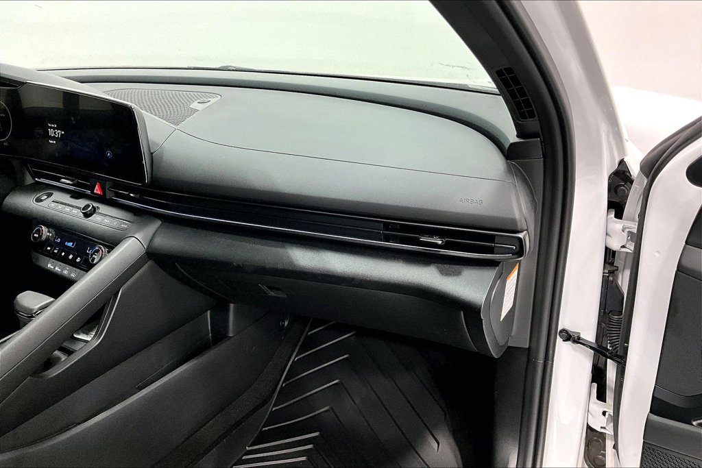 New 2026 Hyundai Elantra SEL FWD image 10