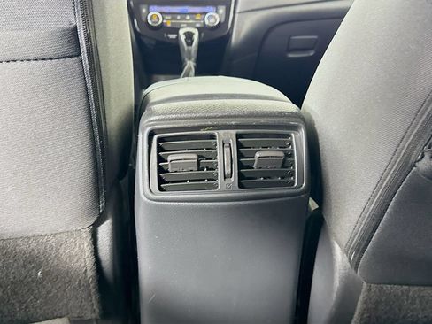 Used 2018 Nissan Rogue SV AWD/4WD image 29