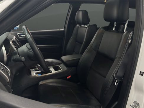 Used 2018 Jeep Grand Cherokee Altitude AWD/4WD image 9