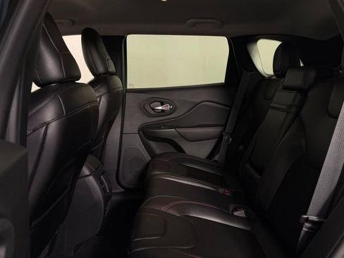 Used 2019 Jeep Cherokee Trailhawk w/ Cold Weather Group AWD/4WD image 27