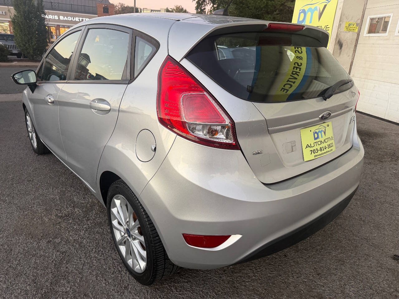 Used 2014 Ford Fiesta SE w/ Equipment Group 201A FWD image 4