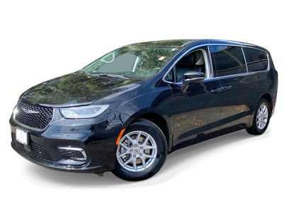 Used 2024 Chrysler Pacifica Touring-L