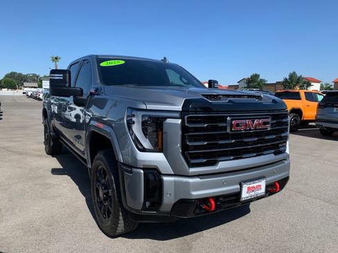 Used 2025 GMC Sierra 2500 AT4 w/ AT4 Premium Plus Package AWD/4WD image 4