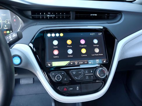 Used 2020 Chevrolet Bolt Premier w/ Infotainment Package image 38