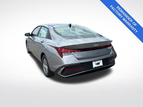 Used 2025 Hyundai Elantra SE FWD image 5