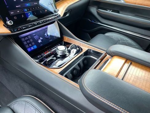 Used 2024 Jeep Grand Wagoneer L Series III image 13