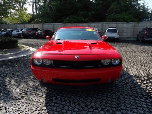 Used 2010 Dodge Challenger R/T RWD image 2