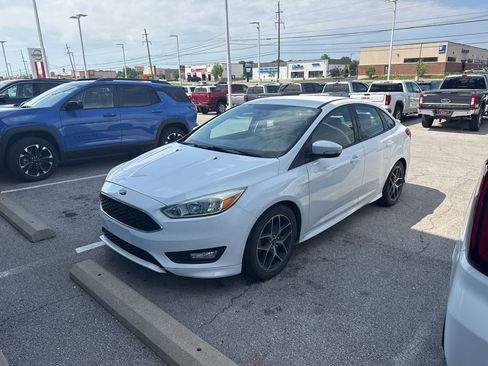 Used 2015 Ford Focus SE w/ SE Sport Package FWD image 5