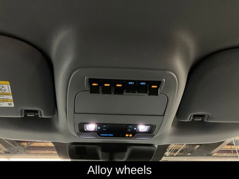 Used 2025 Ford F250 XLT image 10