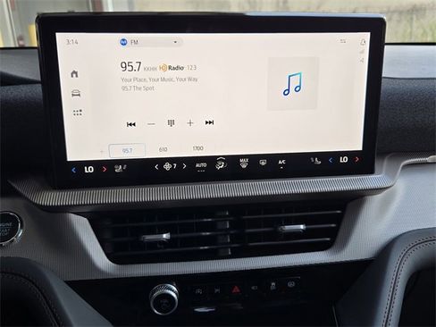 New 2025 Ford Explorer Active w/ Active Comfort Package image 13