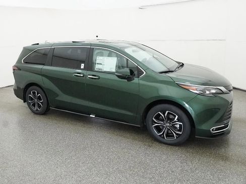 New 2026 Toyota Sienna Platinum image 4