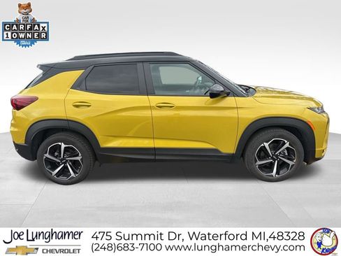 Used 2023 Chevrolet TrailBlazer RS w/ Sun and Liftgate Package FWD image 2