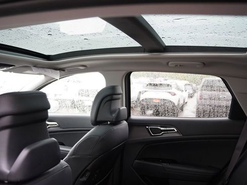 Certified 2025 Kia Sportage SX Prestige AWD/4WD image 18